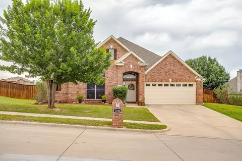 1316 Meadowlakes, Azle, TX 76020