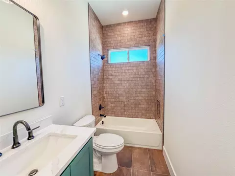 Bath - 3860 Jacks Loop, Midlothian, TX 76065 photo 3 of 3