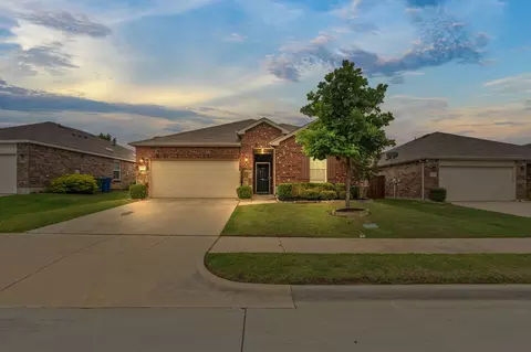 1716 Trace Dr, Aubrey, TX 76227