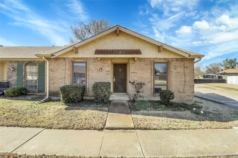 44 E Mountain Creek Dr, Grand Prairie, TX 75052