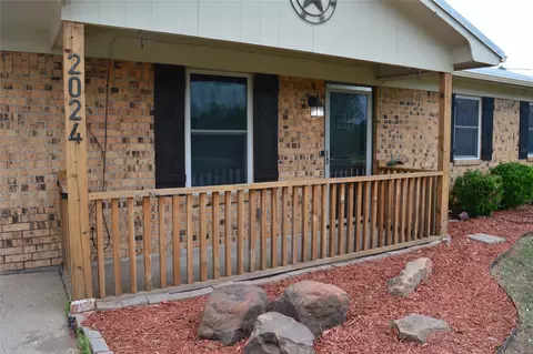 2024 Walker St, Granbury, TX 76048