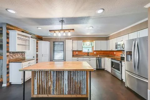 2024 Walker St, Granbury, TX 76048