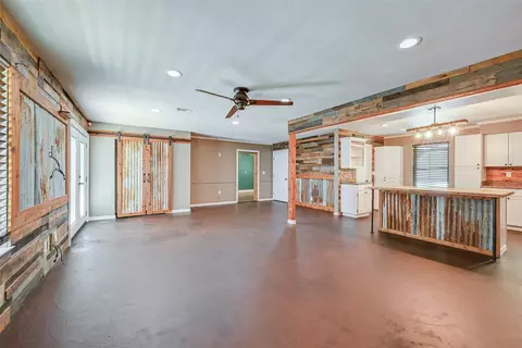 2024 Walker St, Granbury, TX 76048