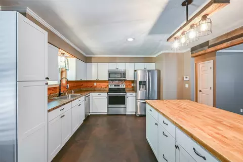 2024 Walker St, Granbury, TX 76048