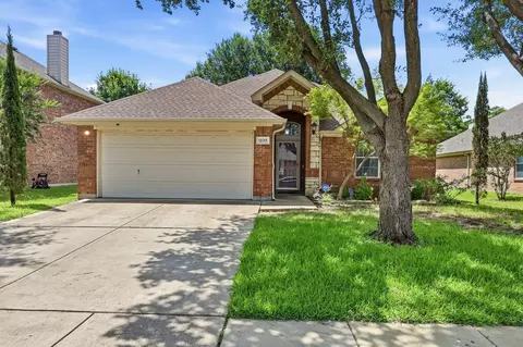 1235 Clearwater Dr, Grand Prairie, TX 75052