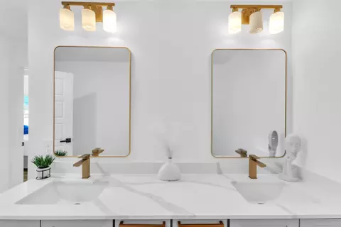 Bath - 203 E 7th St, Irving, TX 75060 photo 1 of 4