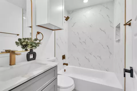 Bath - 203 E 7th St, Irving, TX 75060 photo 4 of 4