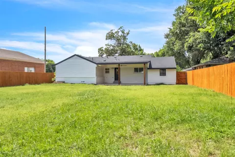 Exterior - 203 E 7th St, Irving, TX 75060 photo 4 of 4