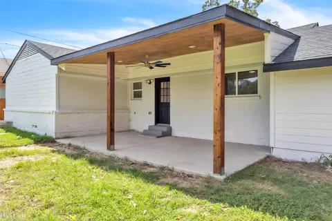 Exterior - 203 E 7th St, Irving, TX 75060 photo 3 of 4