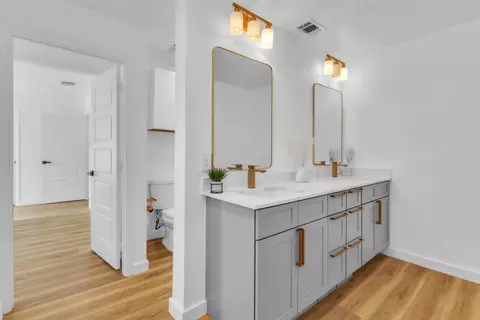 Bath - 203 E 7th St, Irving, TX 75060 photo 2 of 4