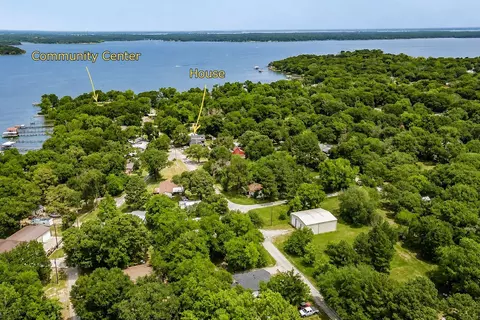 10015 Shoreline Dr, Wills Point, TX 75169