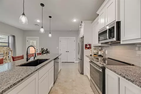 Kitchen - 718 E Crawford St, Denison, TX 75021 photo 5 of 6