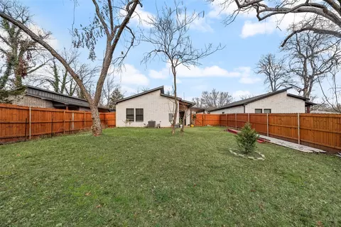 Exterior - 718 E Crawford St, Denison, TX 75021 photo 7 of 8