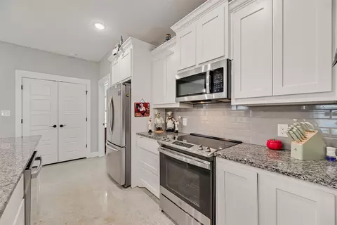 Kitchen - 718 E Crawford St, Denison, TX 75021 photo 6 of 6