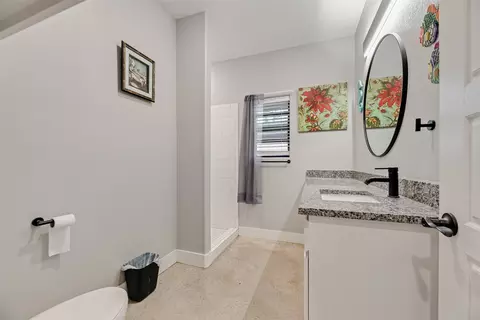 Bath - 718 E Crawford St, Denison, TX 75021 photo 4 of 4