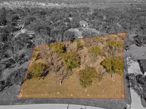 8009 W Landings Rd, Granbury, TX 76049