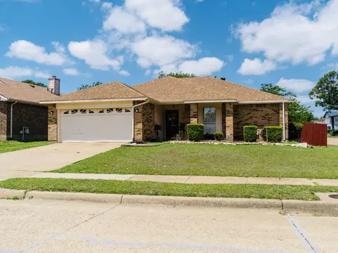 8300 Ohara Ln, Fort Worth, TX 76123