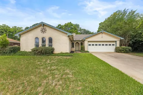2502 Ashbury Dr, Arlington, TX 76015