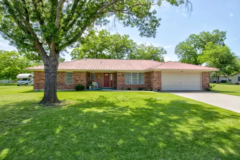 808 S Jefferson St, Pilot Point, TX 76258