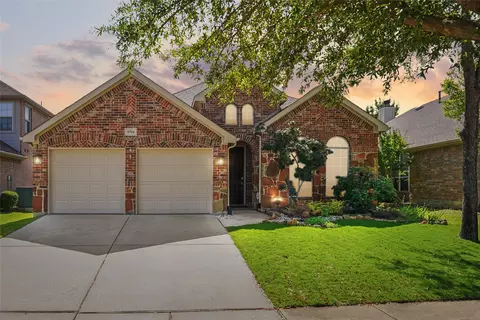 8704 Dayton Dr, Lantana, TX 76226