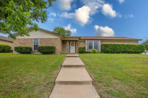 329 Alamosa Dr, Hewitt, TX 76643