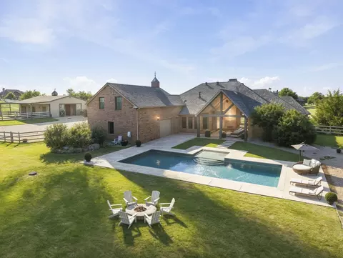7621 Bruce Rd, Aubrey, TX 76227