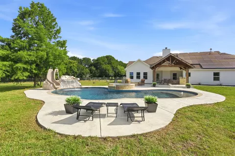 9390 Lakeridge Dr, Princeton, TX 75407