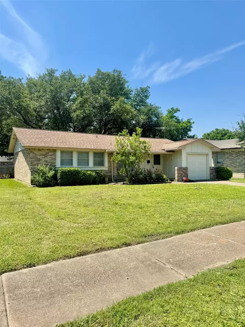 606 Sunset Dr, Garland, TX 75040