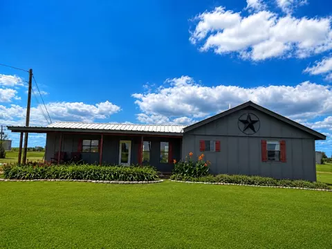 2515 Us Highway 77 Hwy, Lott, TX 76656