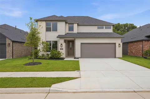 4641 Commack Dr, Fort Worth, TX 76135