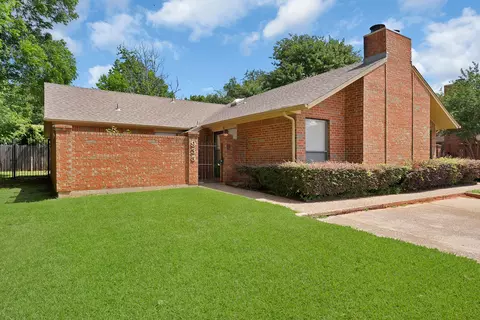 935 Cedarland Blvd, Arlington, TX 76011