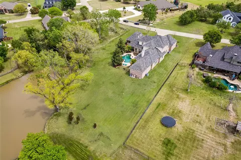 1320 Lakeview Dr, Celina, TX 75009