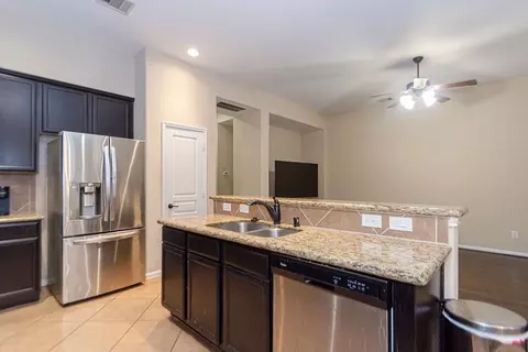 Kitchen - 9158 Sunlight Oak Ln, Houston, TX 77070 photo 4 of 5