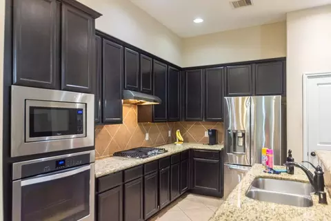 Kitchen - 9158 Sunlight Oak Ln, Houston, TX 77070 photo 5 of 5