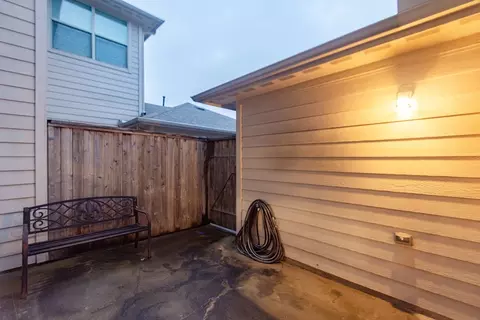 Exterior - 9158 Sunlight Oak Ln, Houston, TX 77070 photo 2 of 3