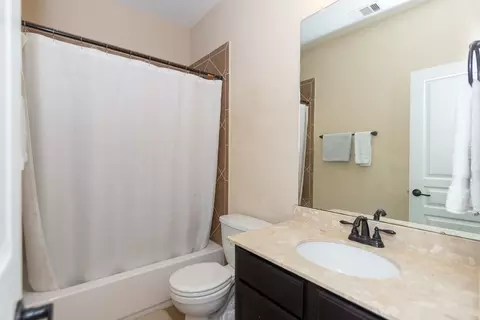 Bath - 9158 Sunlight Oak Ln, Houston, TX 77070 photo 1 of 5