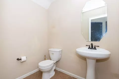 Bath - 9158 Sunlight Oak Ln, Houston, TX 77070 photo 5 of 5