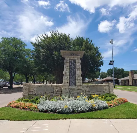 1118 Bradford Dr, Glenn Heights, TX 75154
