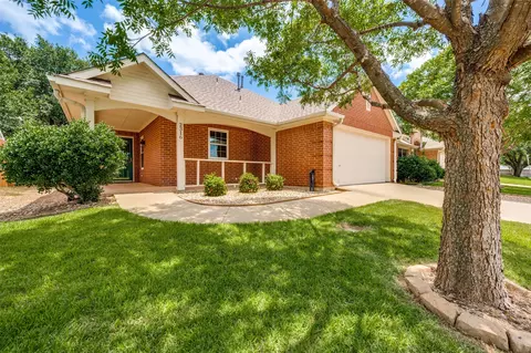 2316 Clermont Ln, Denton, TX 76205