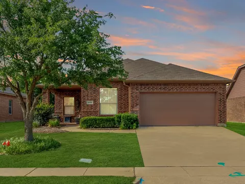 5135 Crystal Lake Ave, Krum, TX 76249