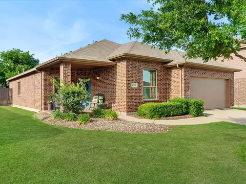 5135 Crystal Lake Ave, Krum, TX 76249