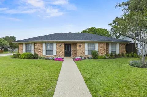 242 Woodcrest Dr, Richardson, TX 75080