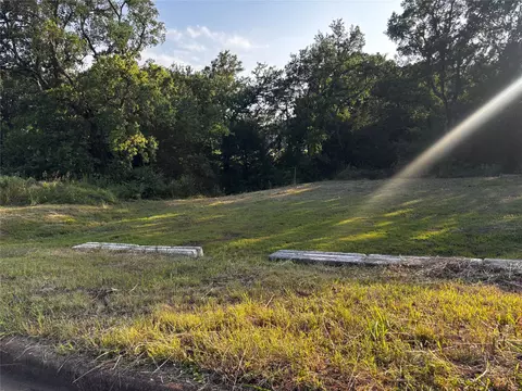 13 Geraldine Ln, Denison, TX 75020