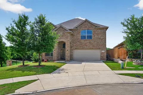 3912 Crater Cir, Fort Worth, TX 76137