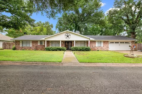 725 W Blair St, Mineola, TX 75773