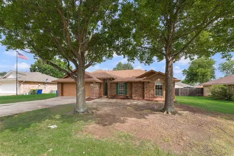 302 Newfield St, Venus, TX 76084