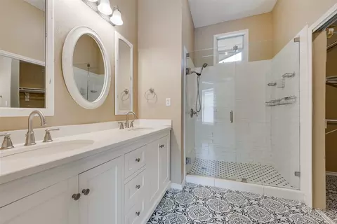 Bath - 907 Sharp Dr, Cedar Hill, TX 75104 photo 1 of 2