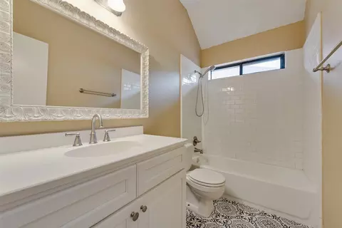 Bath - 907 Sharp Dr, Cedar Hill, TX 75104 photo 2 of 2