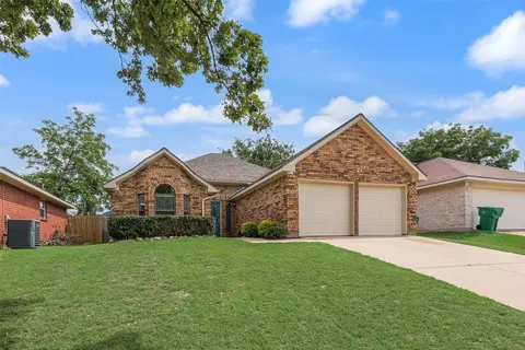 907 Sharp Dr, Cedar Hill, TX 75104