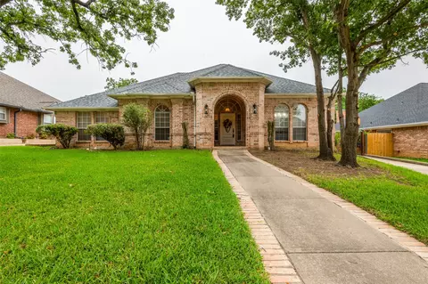 2708 Steeplechase Ct, Hurst, TX 76054